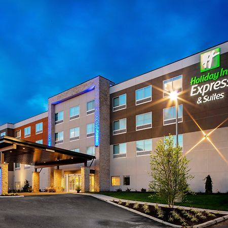 Holiday Inn Express & Suites - Madison By Ihg Exterior photo